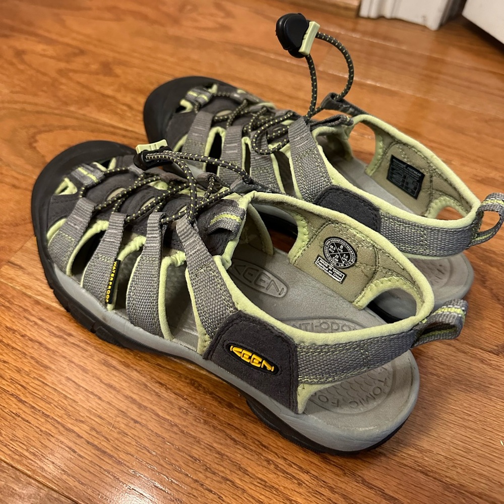 Keen Sandals Size 8